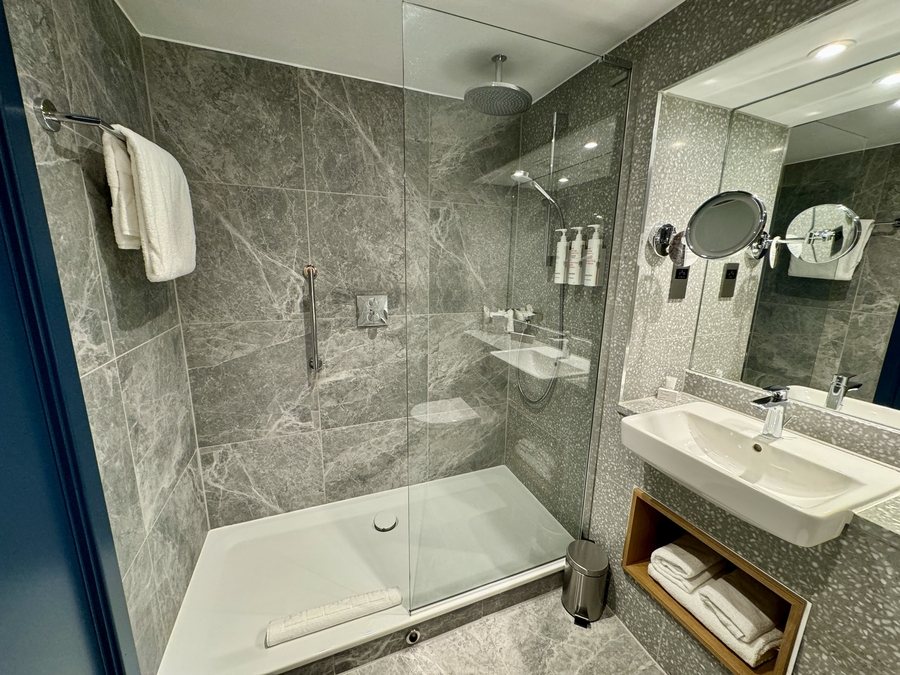Blue Harbour Apartments — Bathroom