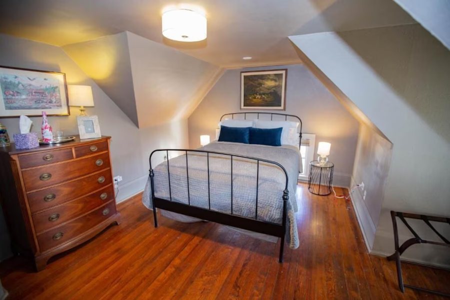 Blue Heron Bed and Breakfast — Guest room