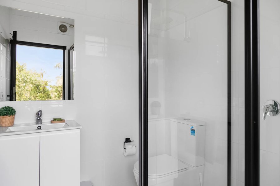 Blue Lake Holiday Park — Bathroom