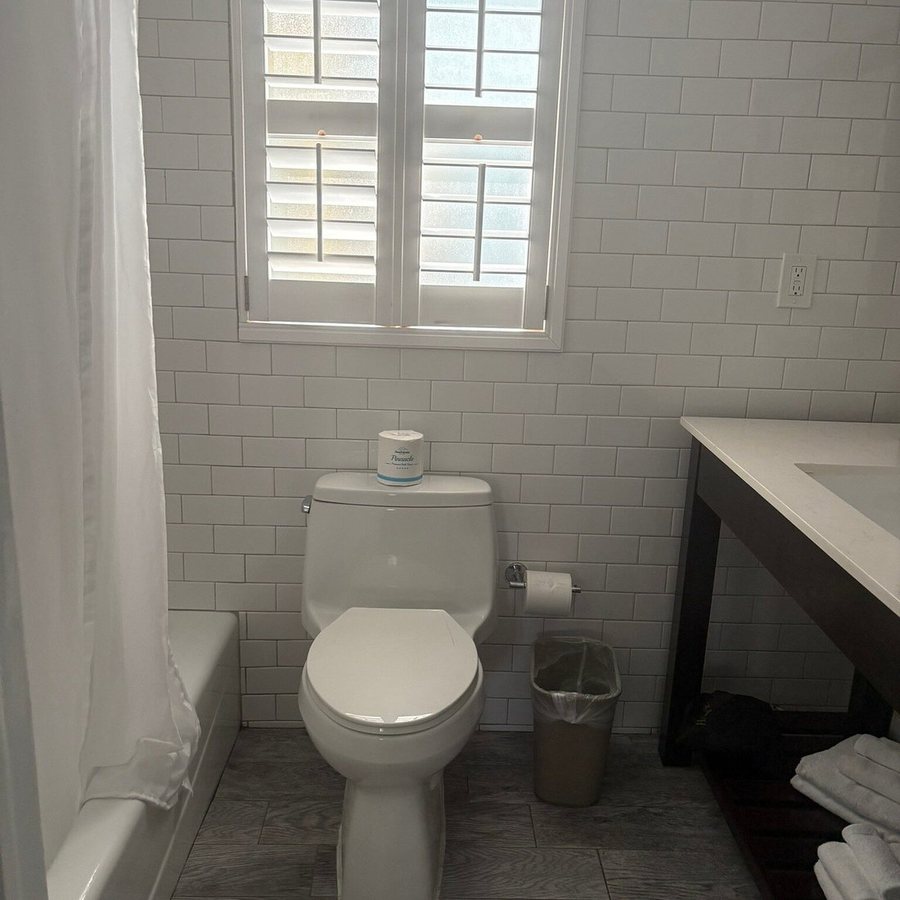 Blue Marlin Motel — Bathroom