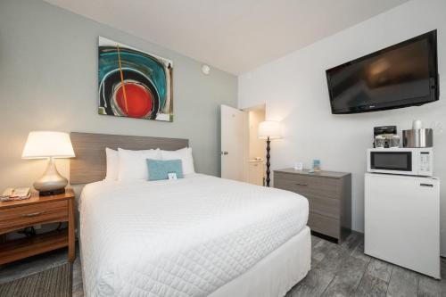 Blue Marlin Motel — Guest room