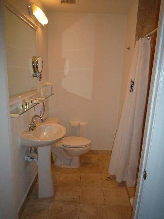 Blue Moon Hotel Miami Beach Florida — Bathroom