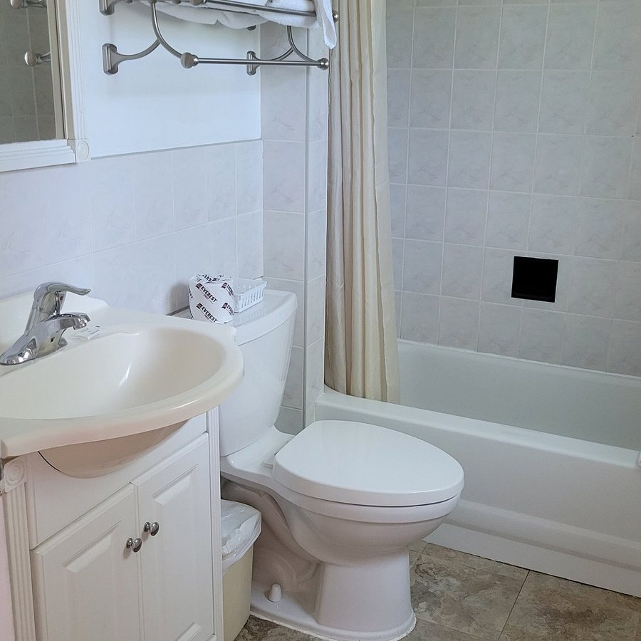 Blue Moon Rising — Bathroom