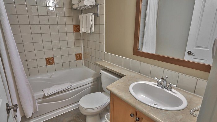Blue Mountain Bed Breakfast — Bathroom