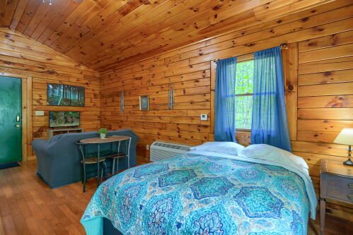 Blue Rose Cabins — Guest room