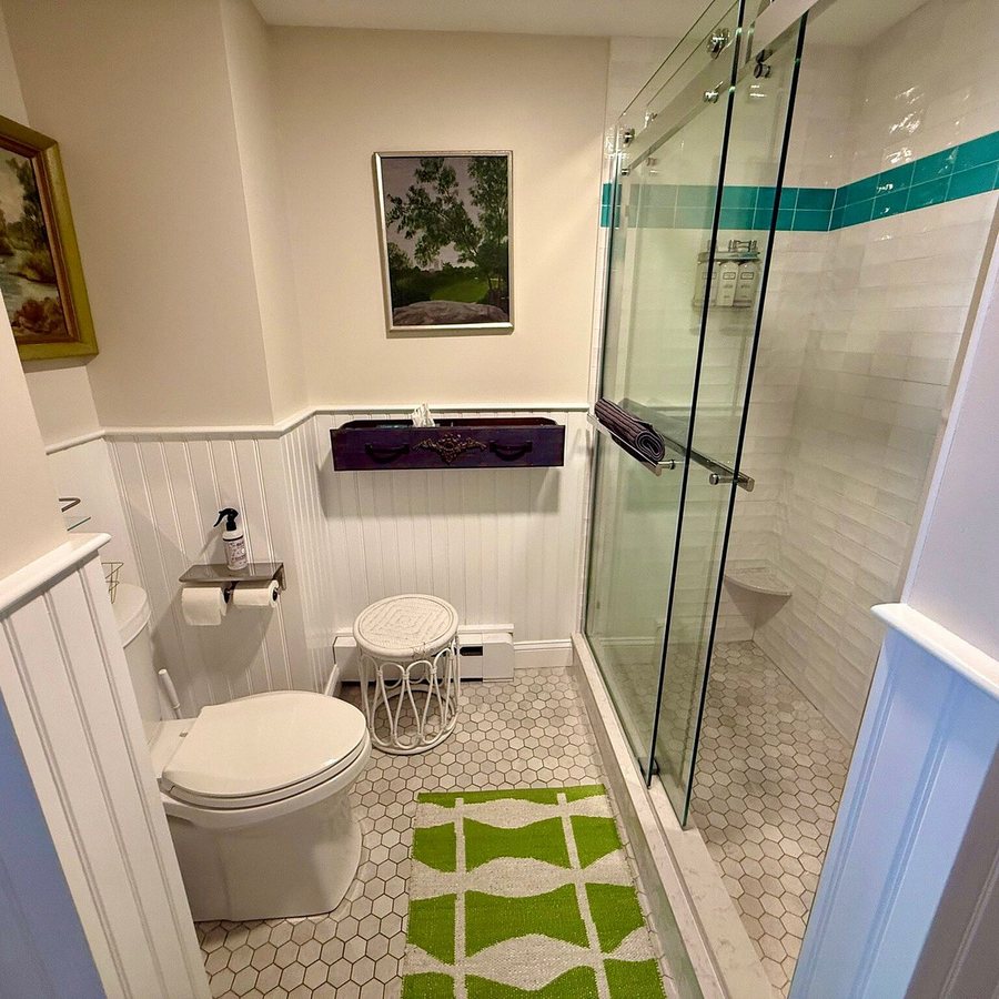 Blue Shutters Inn and Studios — Bathroom