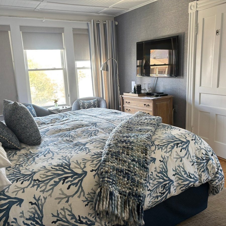 Blue Shutters Inn and Studios — Guest room