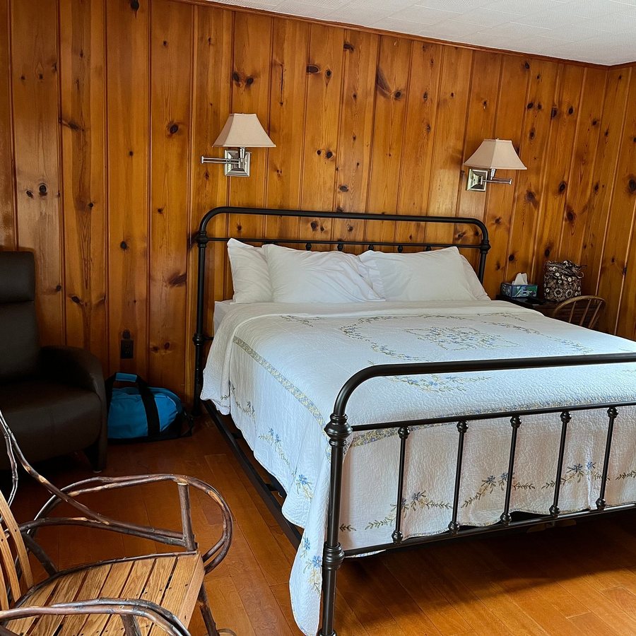 Blue Spruce Inn — Guest room