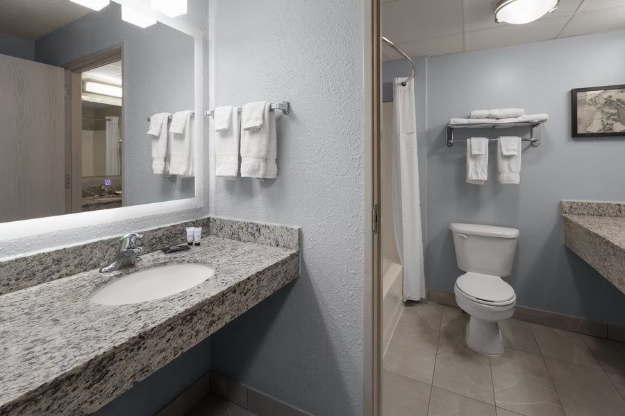 Blue Star Motel — Bathroom