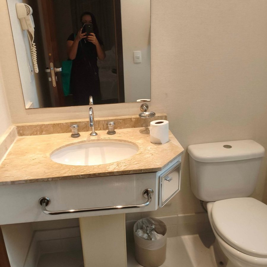 Blue Tree Premium Faria Lima — Bathroom