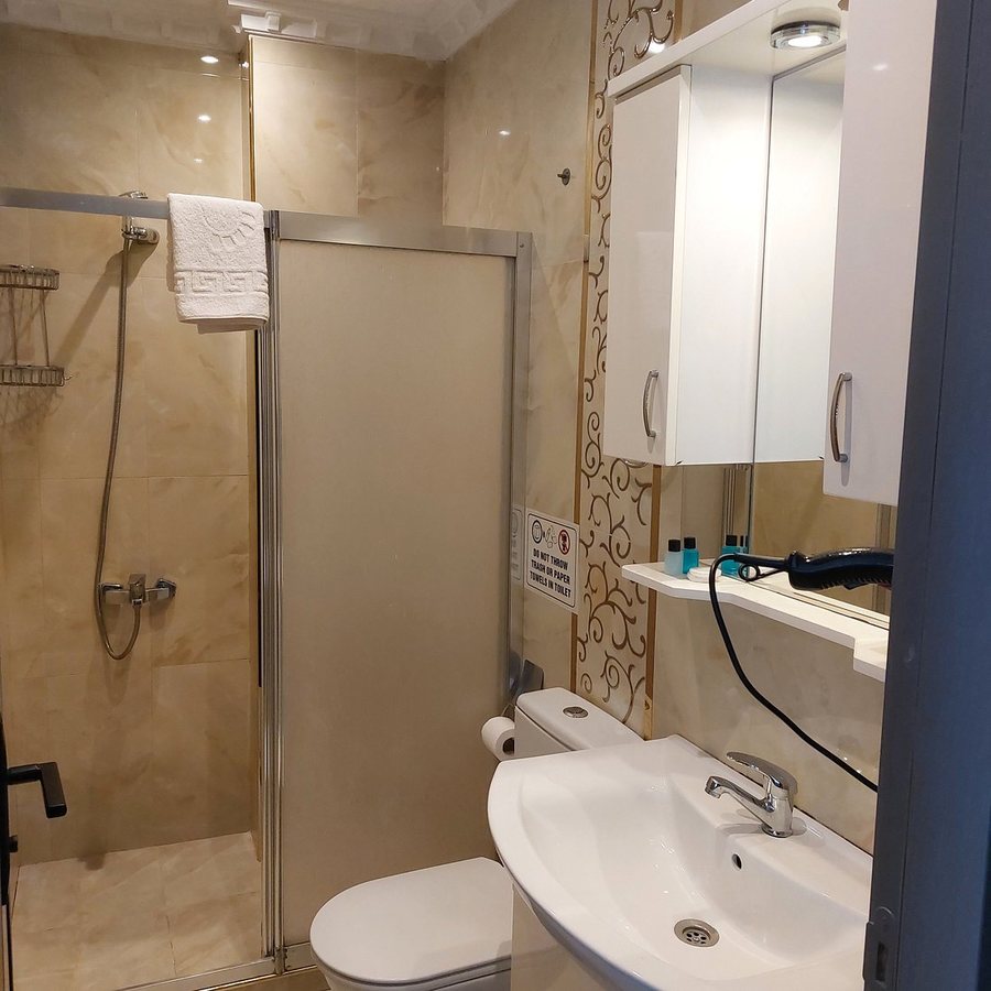 Blue Tuana Hotel Istanbul — Bathroom