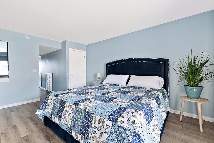 Blue View Inn — Guest room