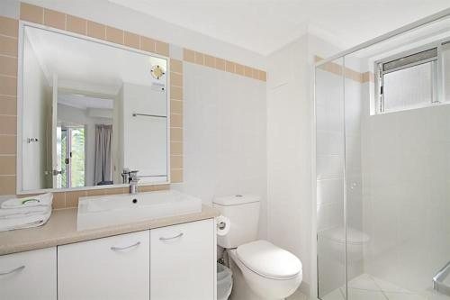 Blue Waters Apartments — Bathroom