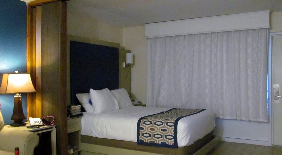 Bluegreen Dolphin Beach Club — Guest room