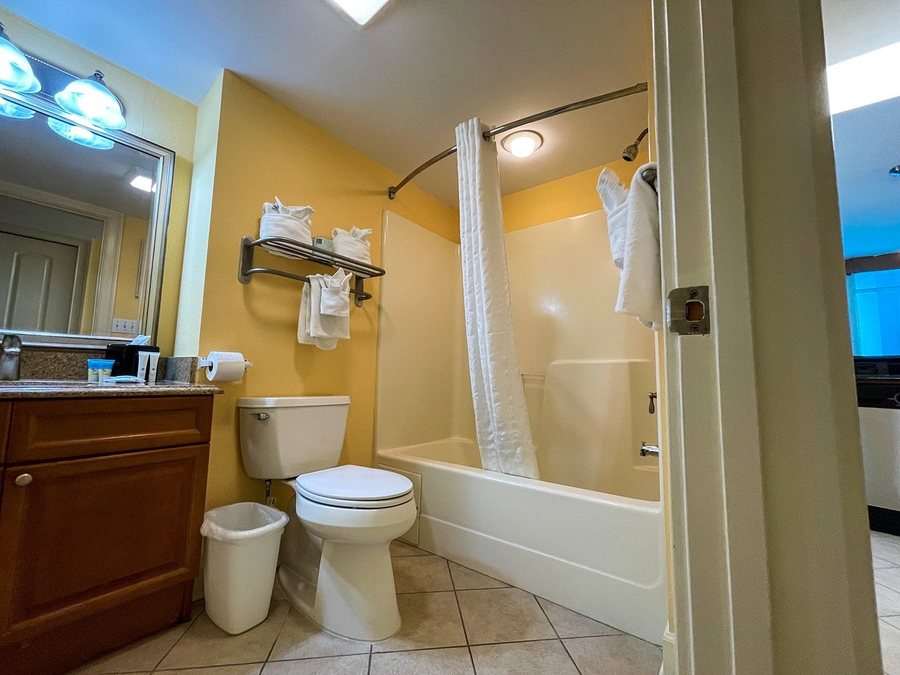 Bluegreen Shoreline Towers — Bathroom