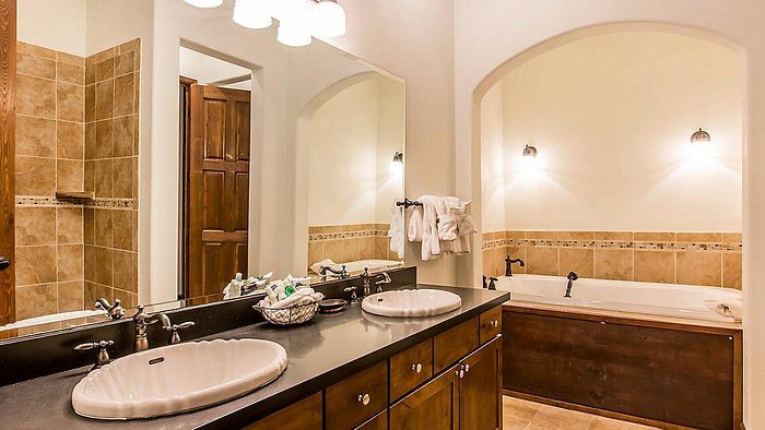 Bluegreen The Club at Big Bear Village — Bathroom