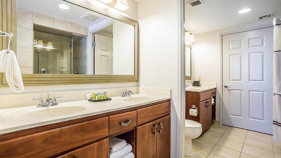 Bluegreen Vacations Club La Pension an Ascend Collection Resort — Bathroom
