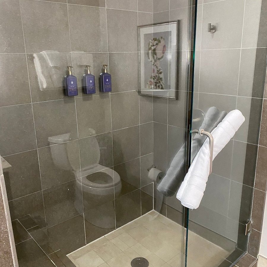 Bluegreen Vacations Studio Homes at Ellis Square — Bathroom