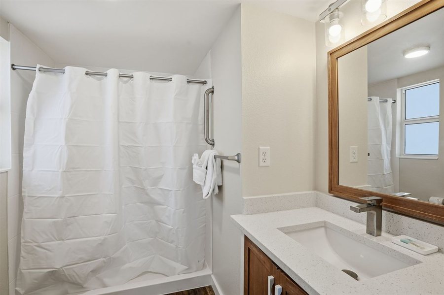 Bluegreen Windward Passage Resort — Bathroom