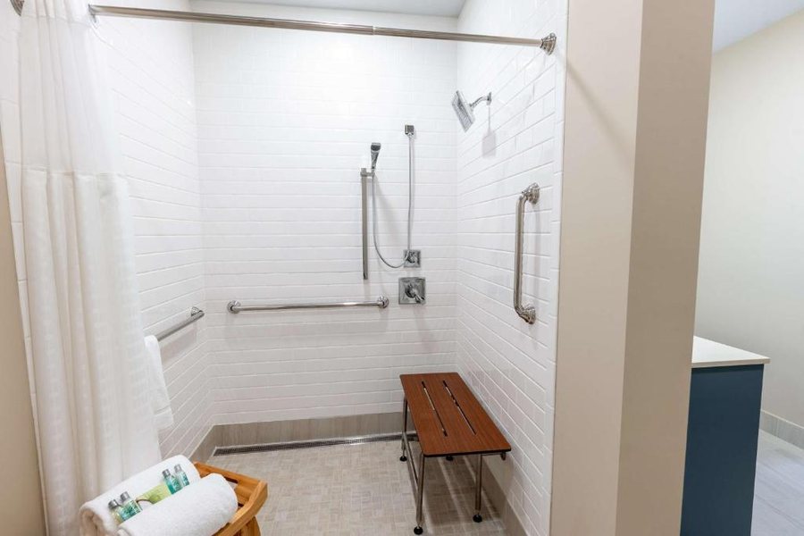 Bluenose Inn Bar Harbor Hotel — Bathroom