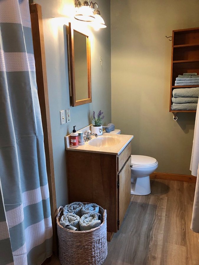 Bluff House Inn Gouldsboro Maine — Bathroom