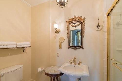 Bluff Top Bed and Breakfast — Bathroom