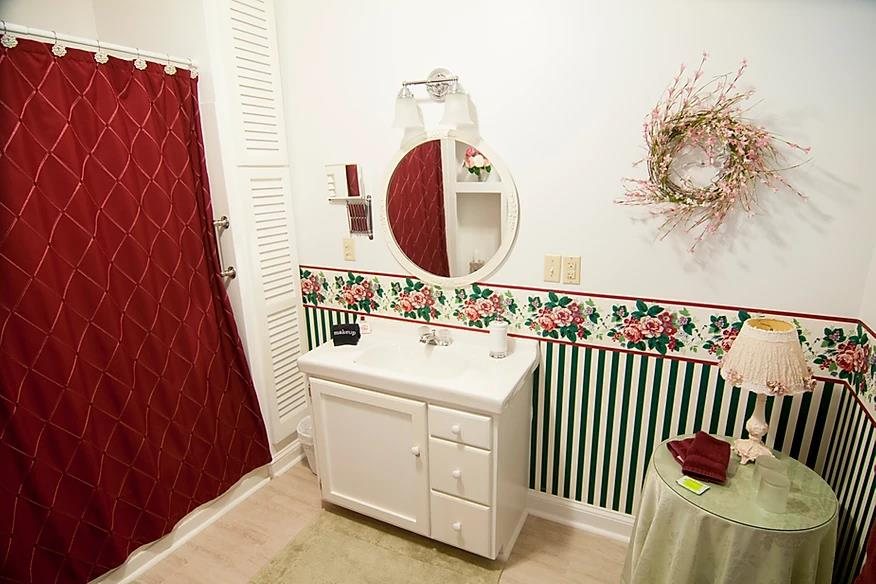 Blushing Rose Bed and Breakfast — Bathroom