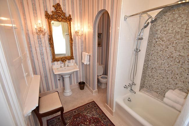 Blythewood Inn Bed Breakfast — Bathroom