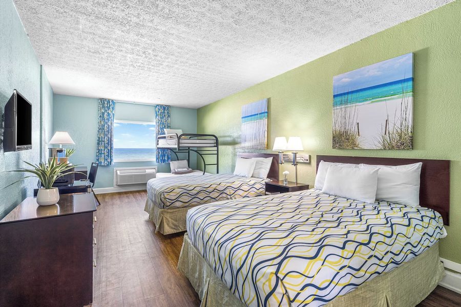 Boardwalk Beach Hotel Convention Center — Guest room