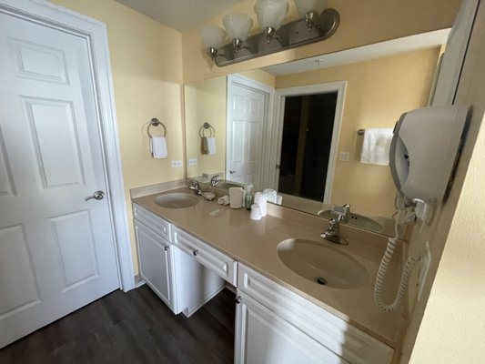 Boardwalk Beach Resort Condominiums — Bathroom