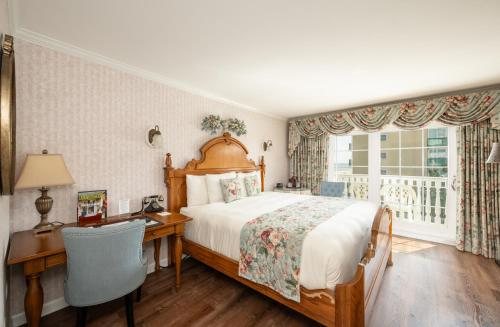 Boardwalk Plaza Hotel — Guest room