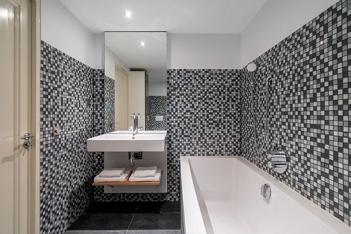 Bob W Amsterdam Oosterpark — Bathroom