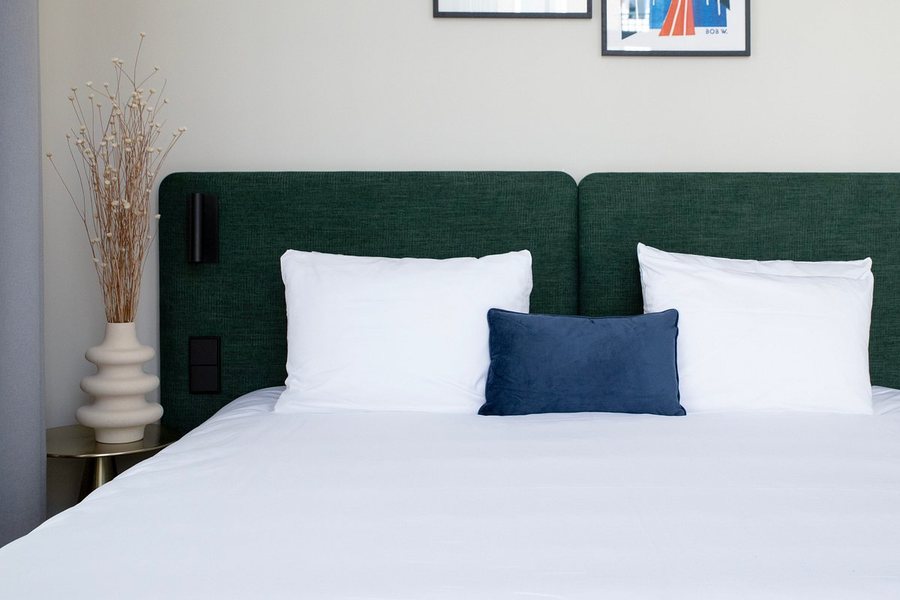 Bob W Amsterdam Oosterpark — Guest room