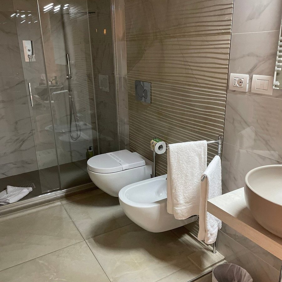 Bob W Florence Santa Croce — Bathroom