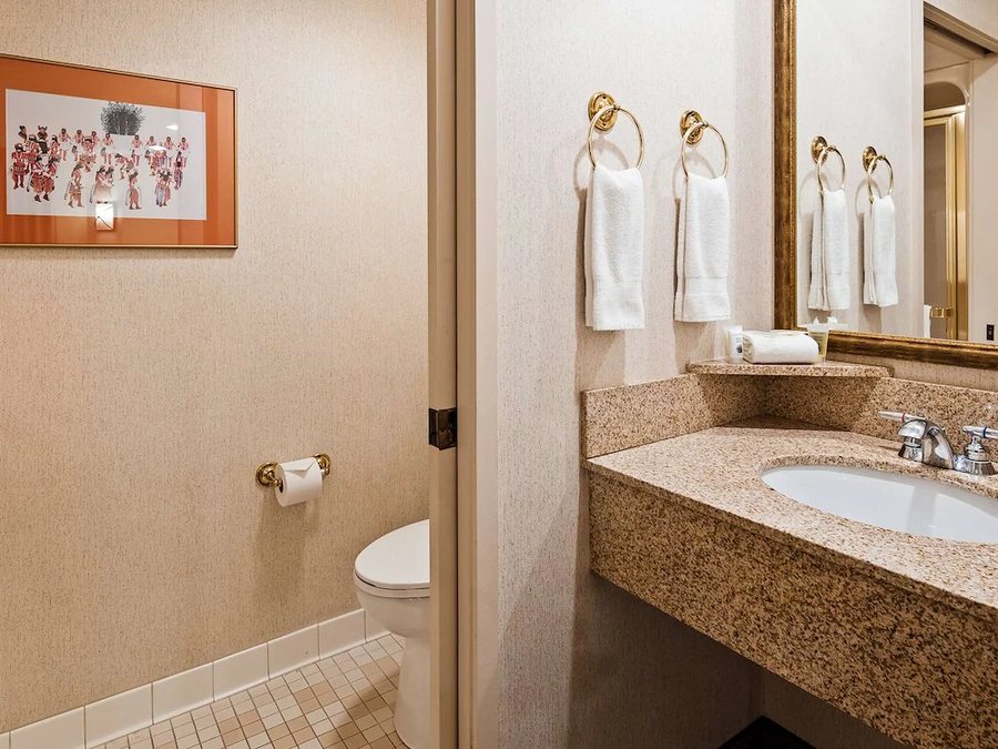 Bobcat Inn — Bathroom