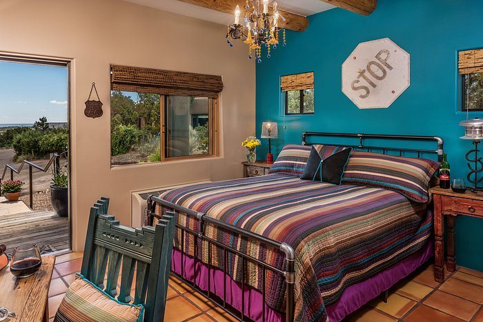 Bobcat Inn — Guest room