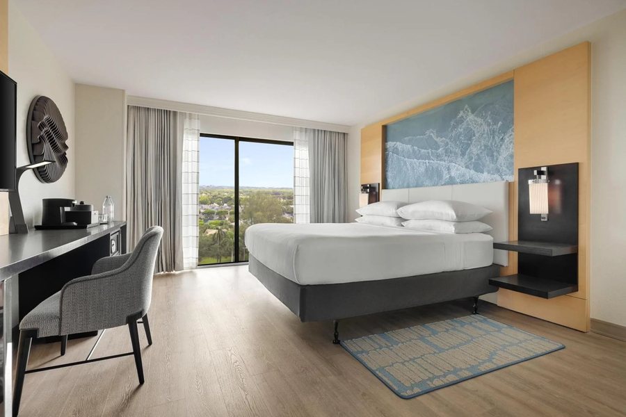 Boca Raton Marriott at Boca Center — Guest room