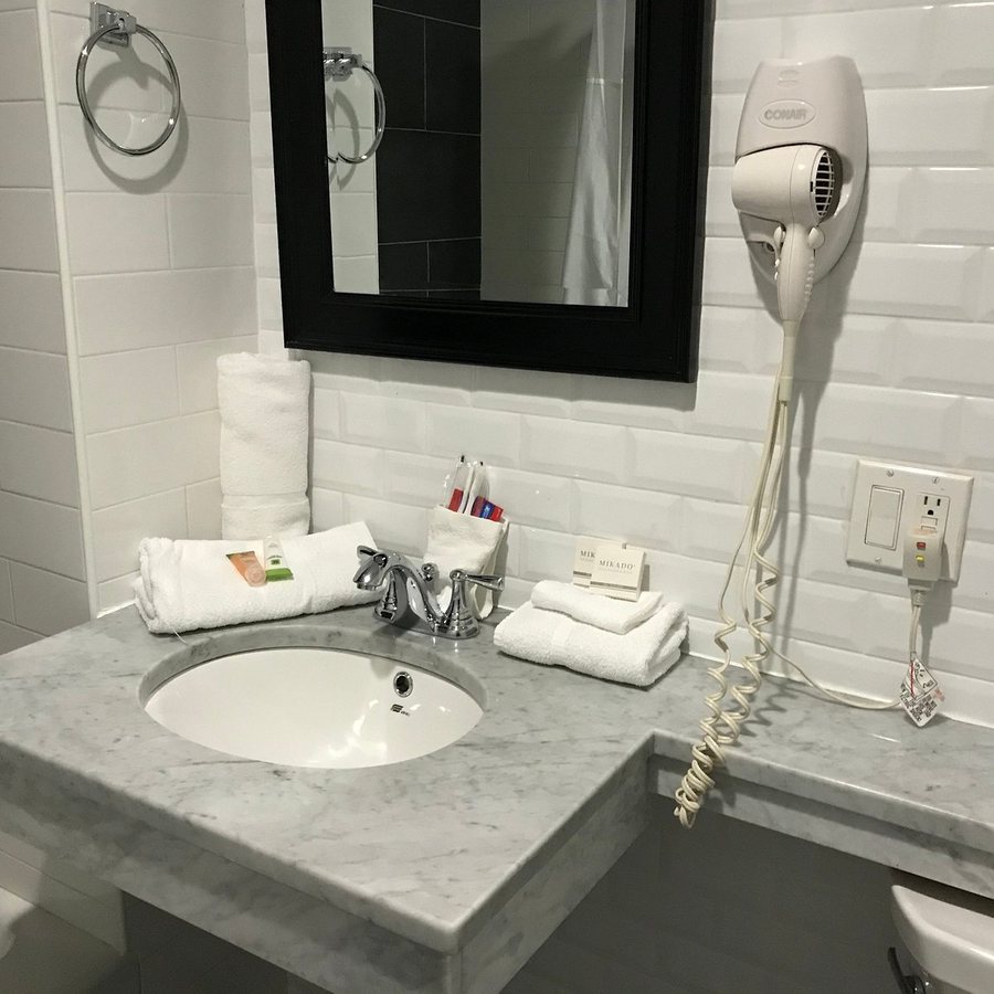 Bogart Hotel — Bathroom