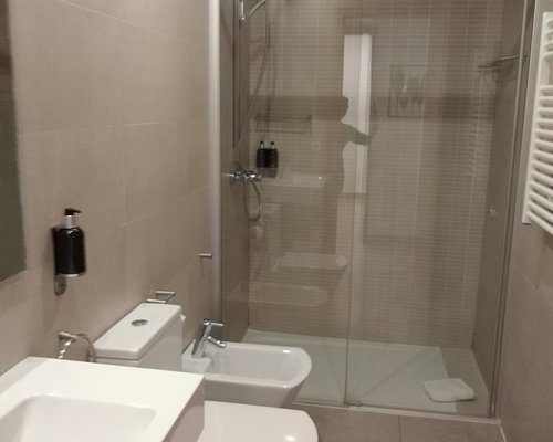 Bonavista Apartments Virreina Barcelona Catalonia — Bathroom