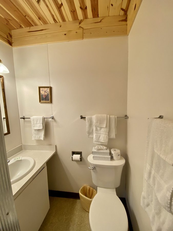 Bonnie Brae Cabins Campsites — Bathroom