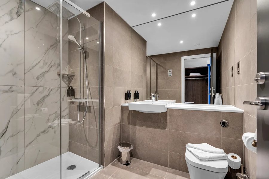 Bonnie Hotel — Bathroom