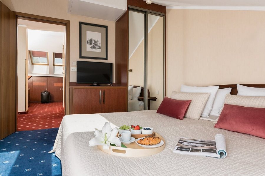 Booking Hotel Crown Piast SPA — Guest room