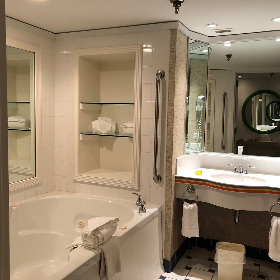 Boomtown Casino Hotel Bossier — Bathroom