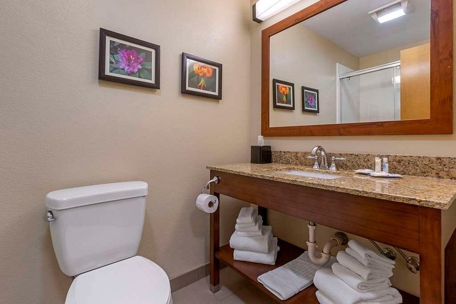 Boone KOA — Bathroom