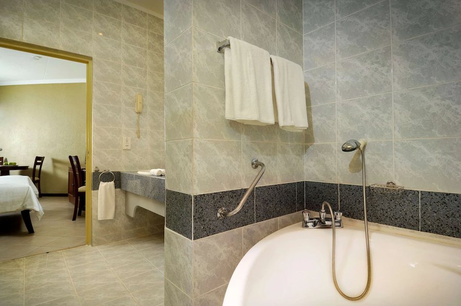 Bord Mer Villa — Bathroom
