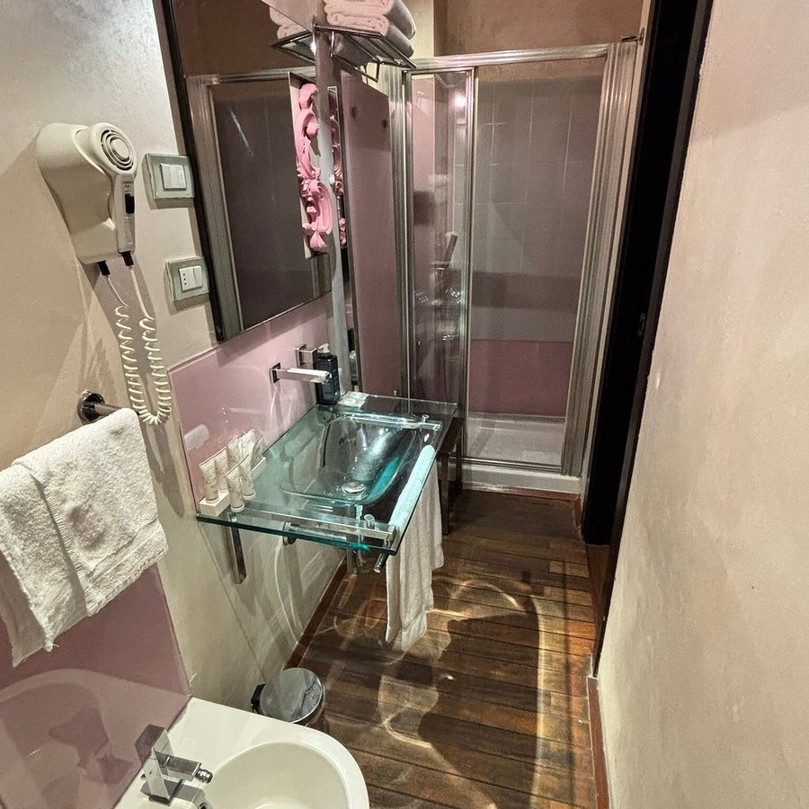 Borghese Palace Art Hotel — Bathroom