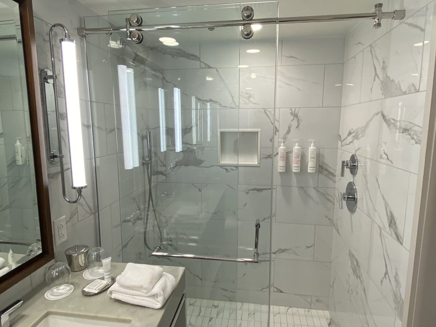 Boston Marriott Long Wharf — Bathroom