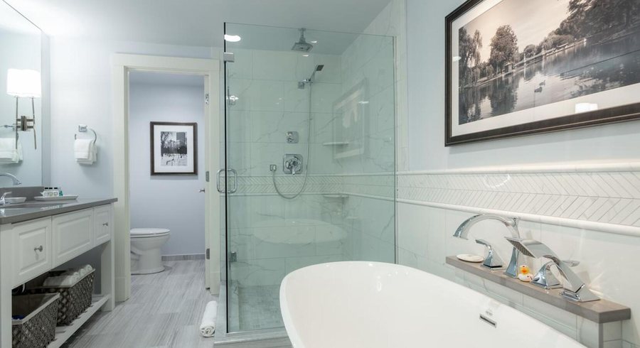 Boston Yacht Haven Inn Marina — Bathroom