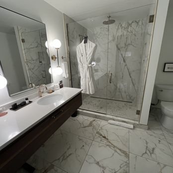 Bottleworks Hotel Indianapolis Indiana — Bathroom