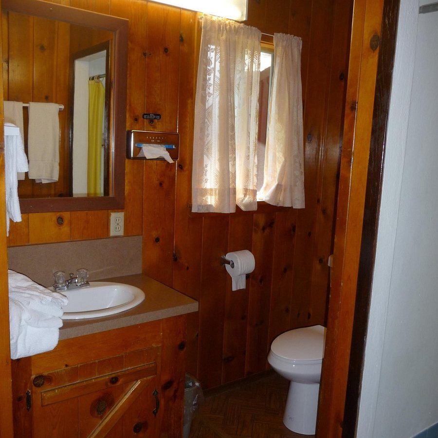 Boulder Creek Lodge Montana — Bathroom